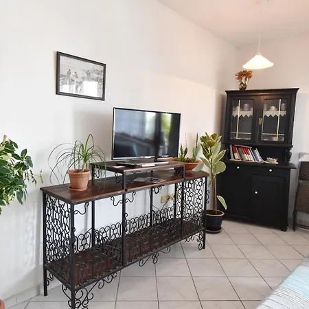 Apartman Maja 2 *