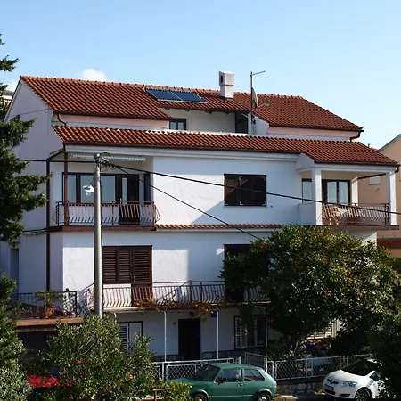 Apartman Maja 2 *